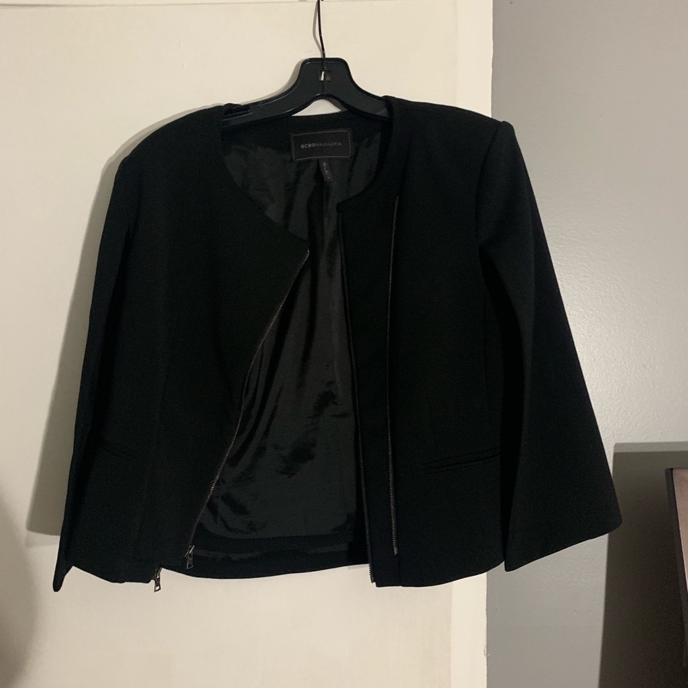 Short bcbg cape blazer